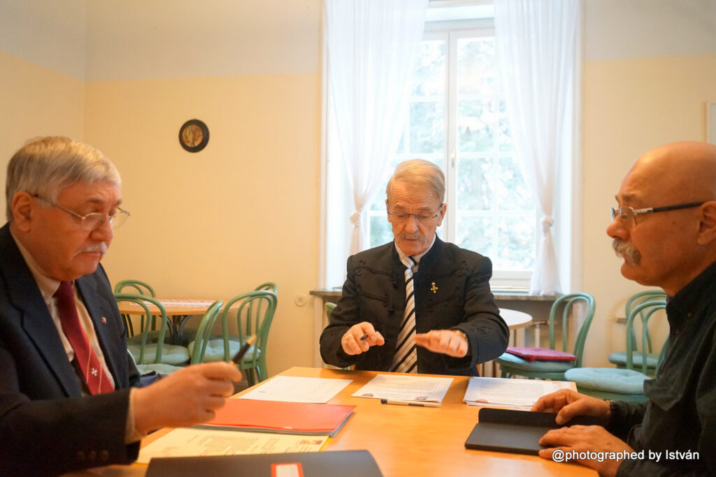 lg dr Sebestyén Gábor, Stockholmi prior, g Mihály Ferenc Skandináviai Nagyprior, lg Feldőtő Sándor