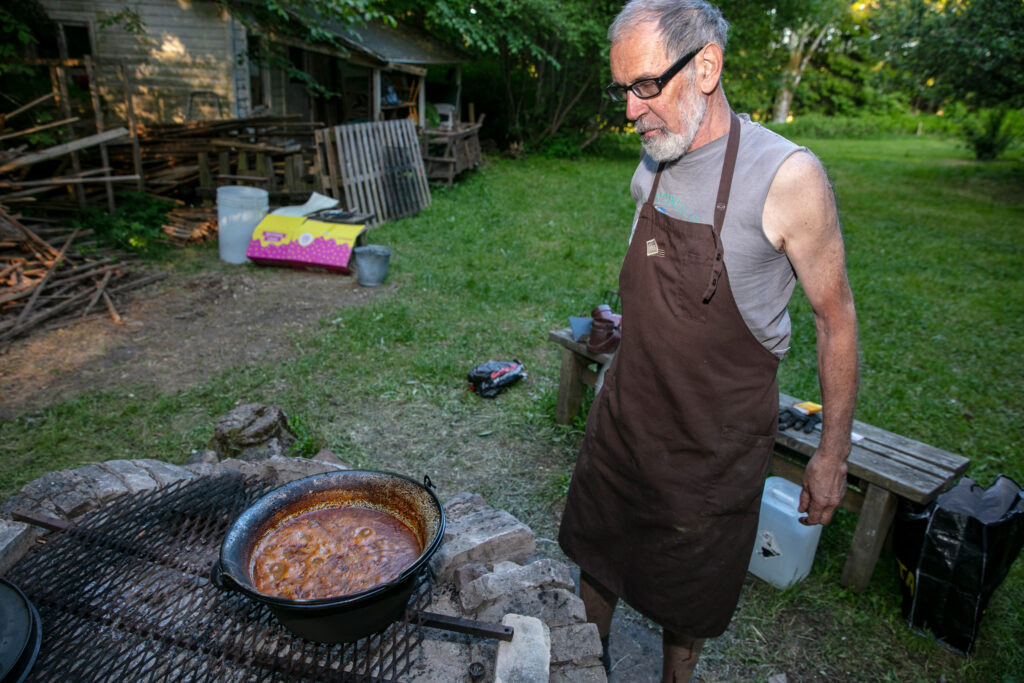 Bán Ferenc az est fénypontjával, a szabad tűzön készült bográcsgulyással