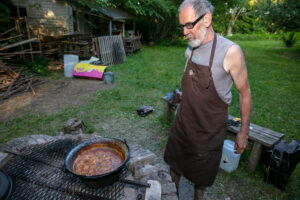 Bán Ferenc az est fénypontjával, a szabad tűzön készült bográcsgulyással