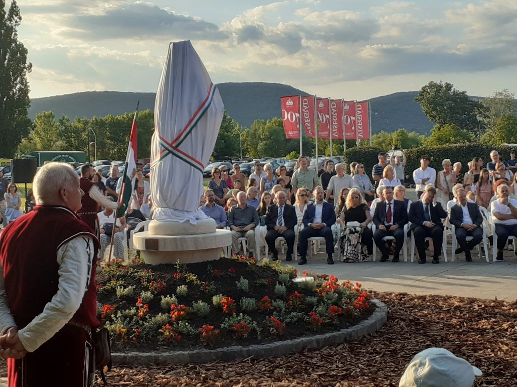 I. Károly király szobrának avatása, Visegrád / fotó lg dr Reményi György