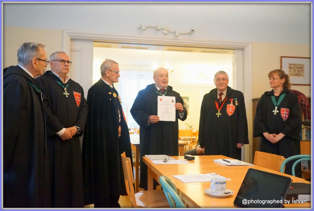 lg dr. Bán István észtországi prior átveszi kinevezési oklevelét és priori szalagját - lg Gaál András, lg Szöcs László, lg Mihály Ferenc, skandináv nagyprior, lg dr. Bán István, észt prior, lg dr. Sebestyén Gábor, stockholmi prior, ld dr. Herczeghné Juhász Edit / fotó: lg Bán István